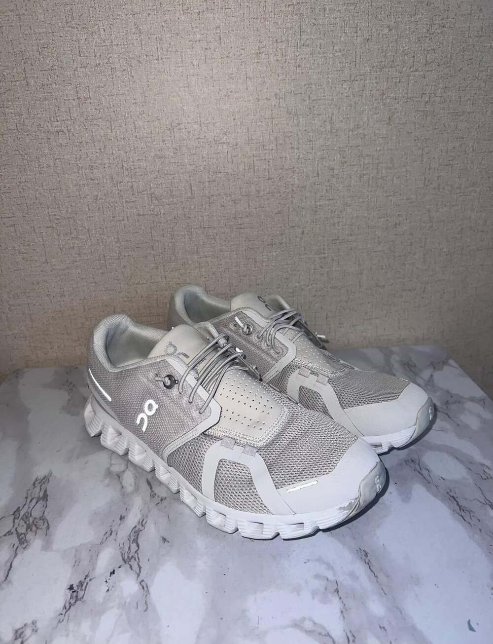 On Cloud 5 Size 7.5 Glacier White Running Shoes